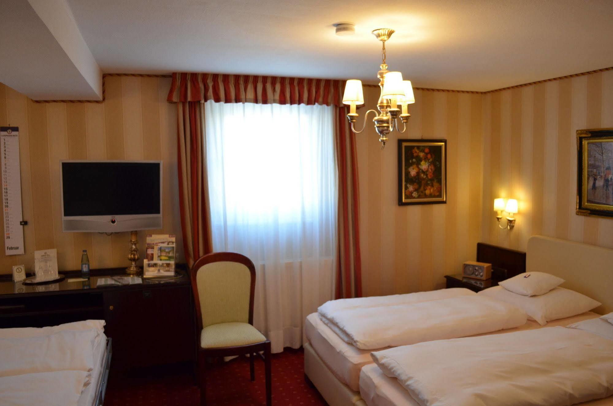 Hotel Brauereigasthof Landwehr-Braeu Reichelshofen Zewnętrze zdjęcie